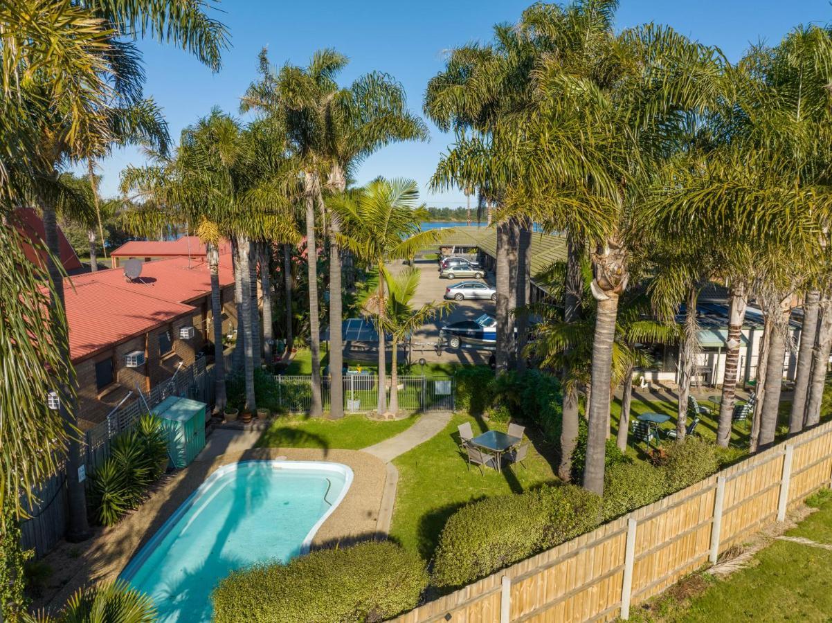Sandbar Motel Лейкс Ентранс Екстериор снимка