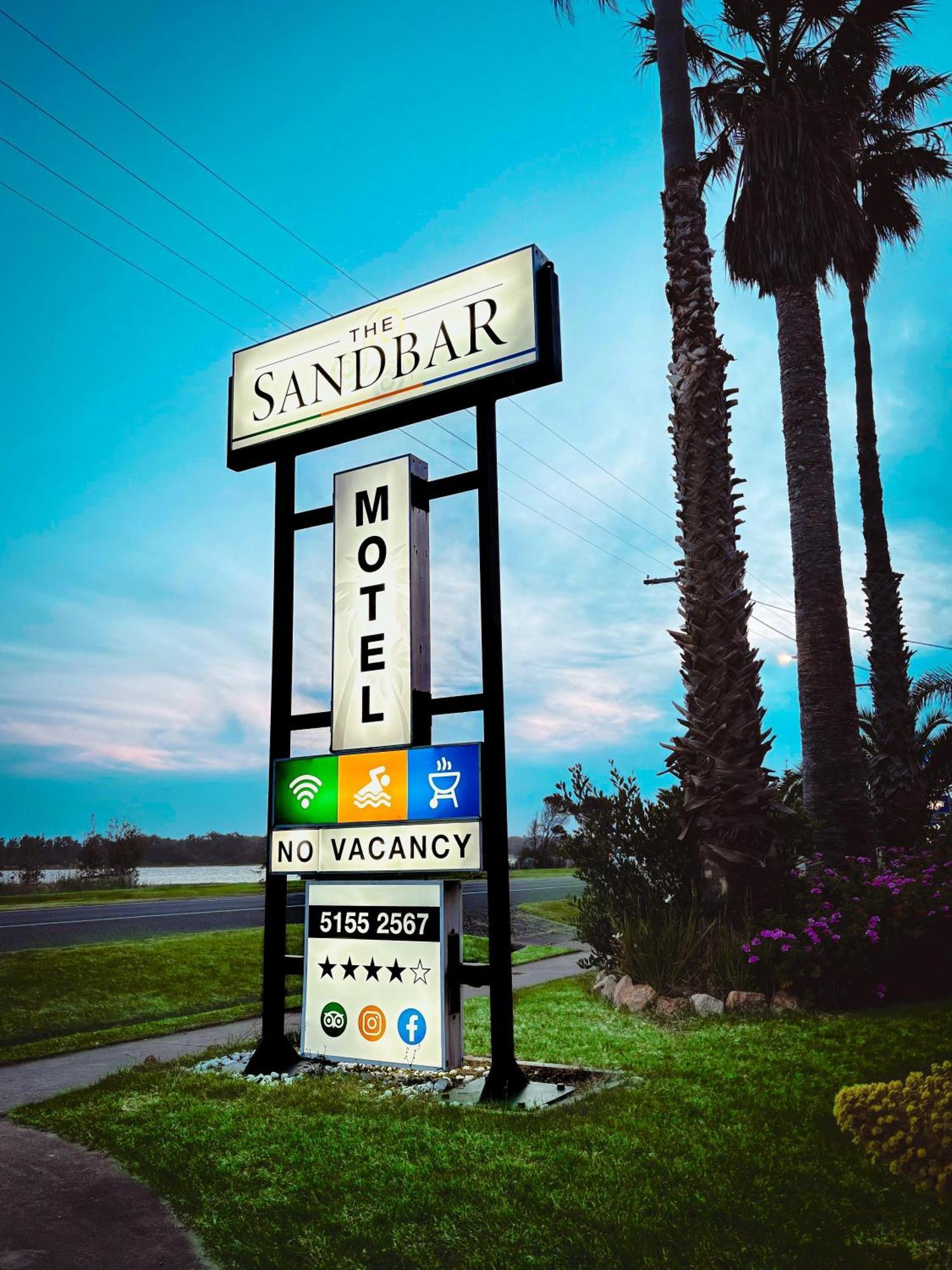 Sandbar Motel Лейкс Ентранс Екстериор снимка